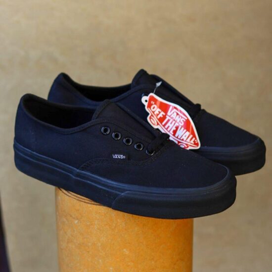Off the Wall Vans Sneakers - Black