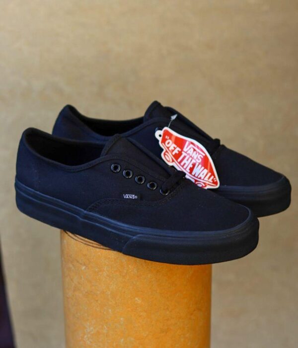 Off the Wall Vans Sneakers - Black