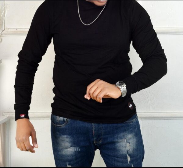 Long-sleeve sweatshirts